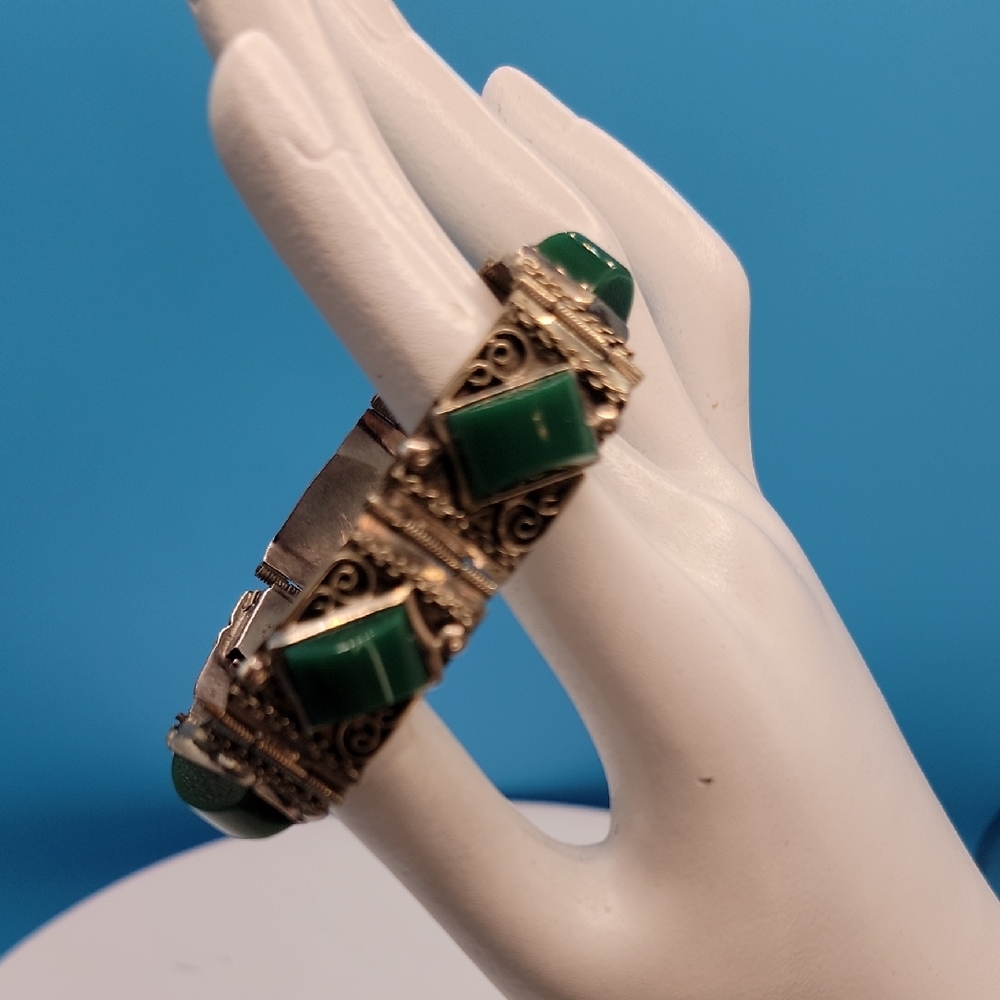 Elegant Green and Silver Bracelet
